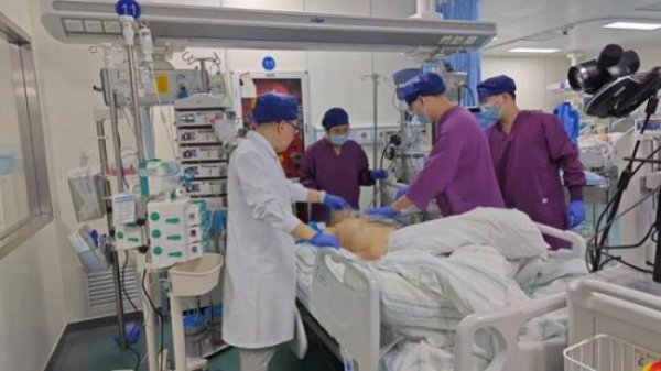 龙辉优配 男子打美容针除皱中毒进ICU 肉毒素引发严重症状